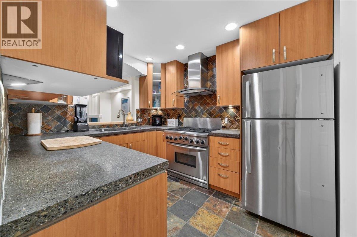 211 3600 Windcrest Drive, North Vancouver, British Columbia V7G 2S5 - Photo 11 - R3102555