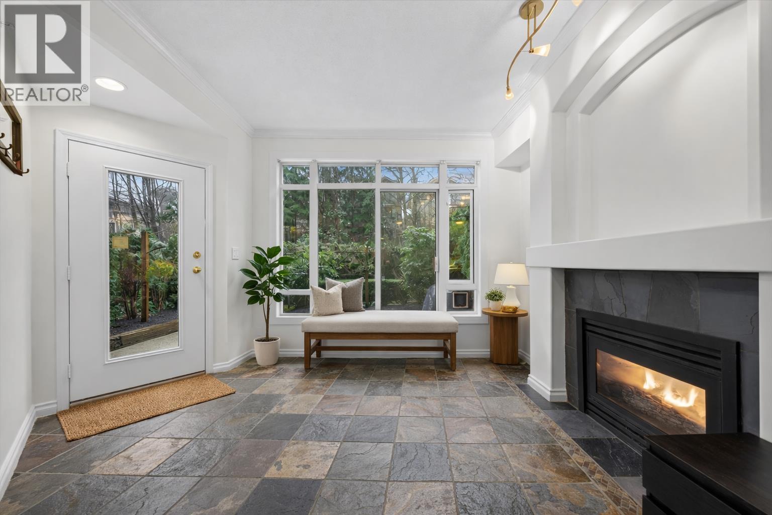 211 3600 Windcrest Drive, North Vancouver, British Columbia V7G 2S5 - Photo 4 - R3102555