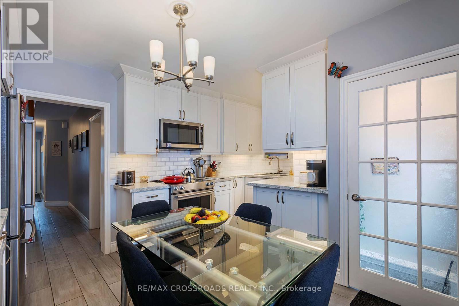 463 Milverton Boulevard, Toronto, Ontario  M4C 1X4 - Photo 13 - E12916646