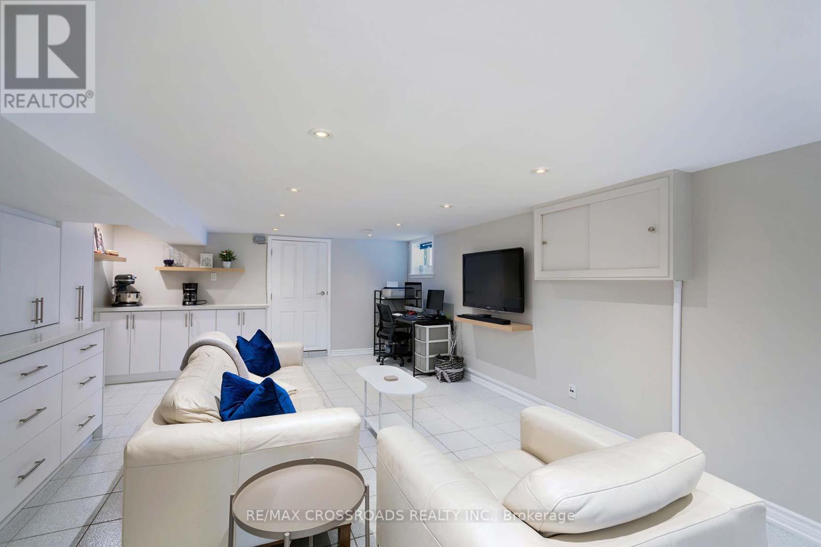 463 Milverton Boulevard, Toronto, Ontario  M4C 1X4 - Photo 32 - E12916646