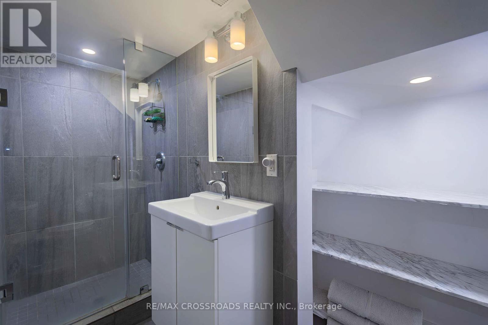 463 Milverton Boulevard, Toronto, Ontario  M4C 1X4 - Photo 33 - E12916646