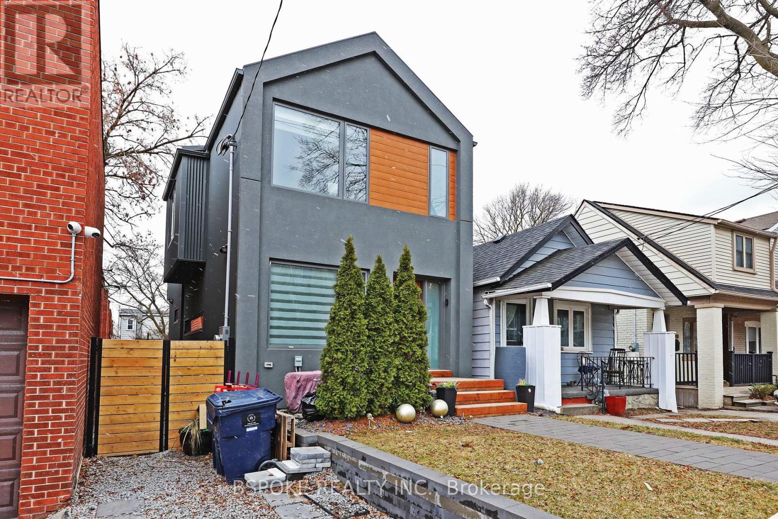 MAIN - 707 MORTIMER AVENUE, Toronto, Ontario