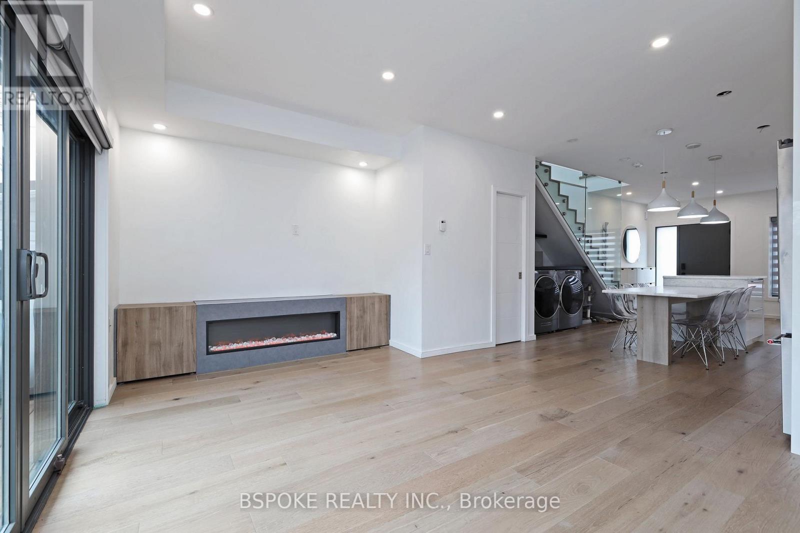 Main - 707 Mortimer Avenue, Toronto, Ontario  M4C 2K1 - Photo 13 - E12916650