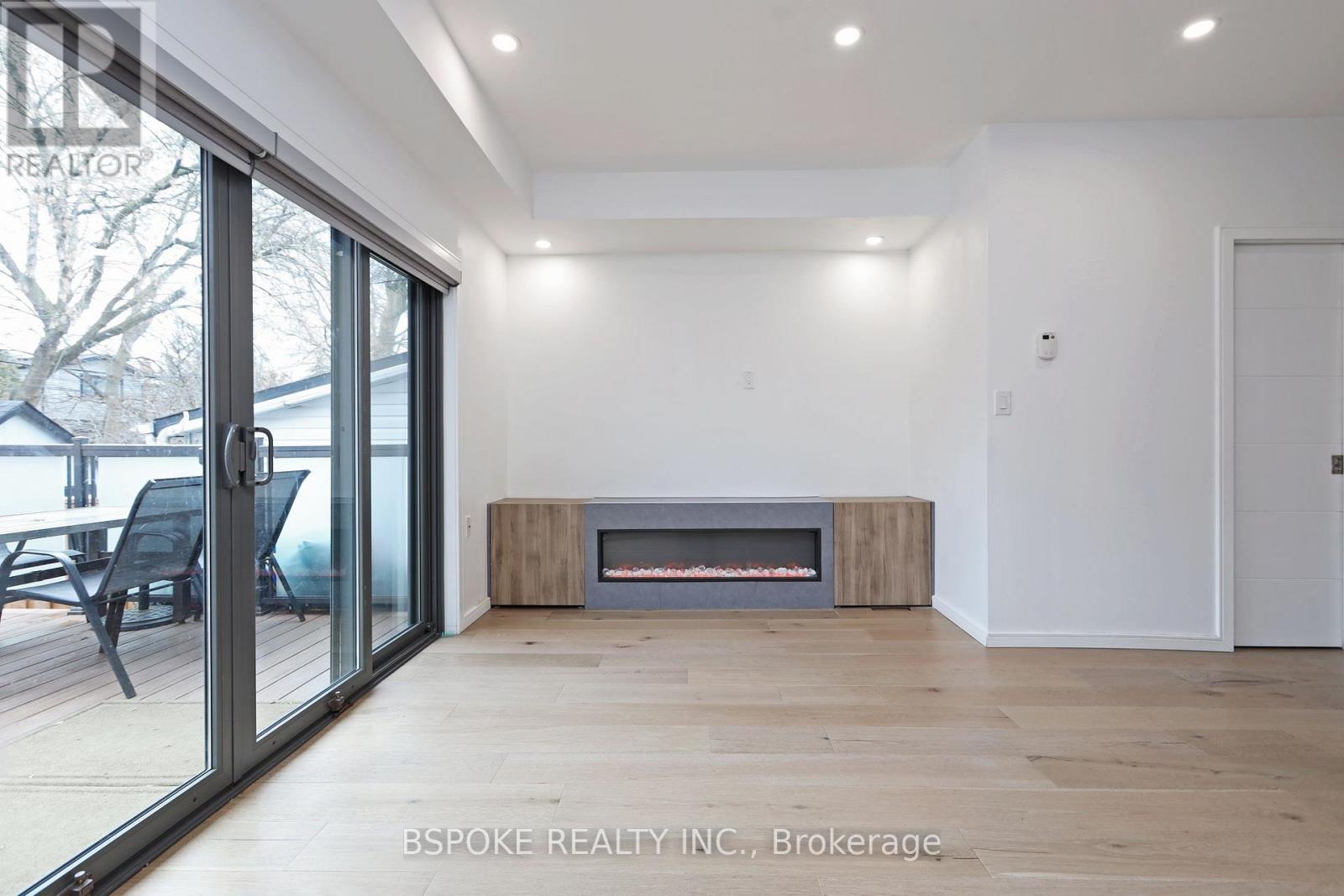 Main - 707 Mortimer Avenue, Toronto, Ontario  M4C 2K1 - Photo 14 - E12916650