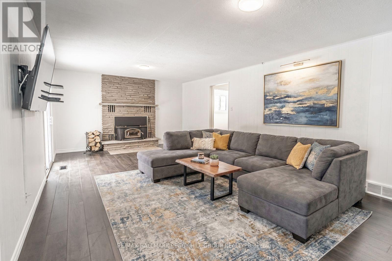 5853 Yonge Street, Innisfil, Ontario  L0L 1K0 - Photo 14 - N12916644