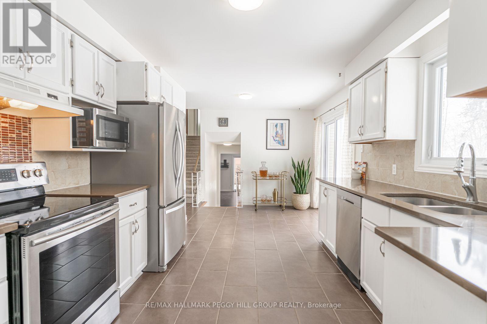 5853 Yonge Street, Innisfil, Ontario  L0L 1K0 - Photo 8 - N12916644