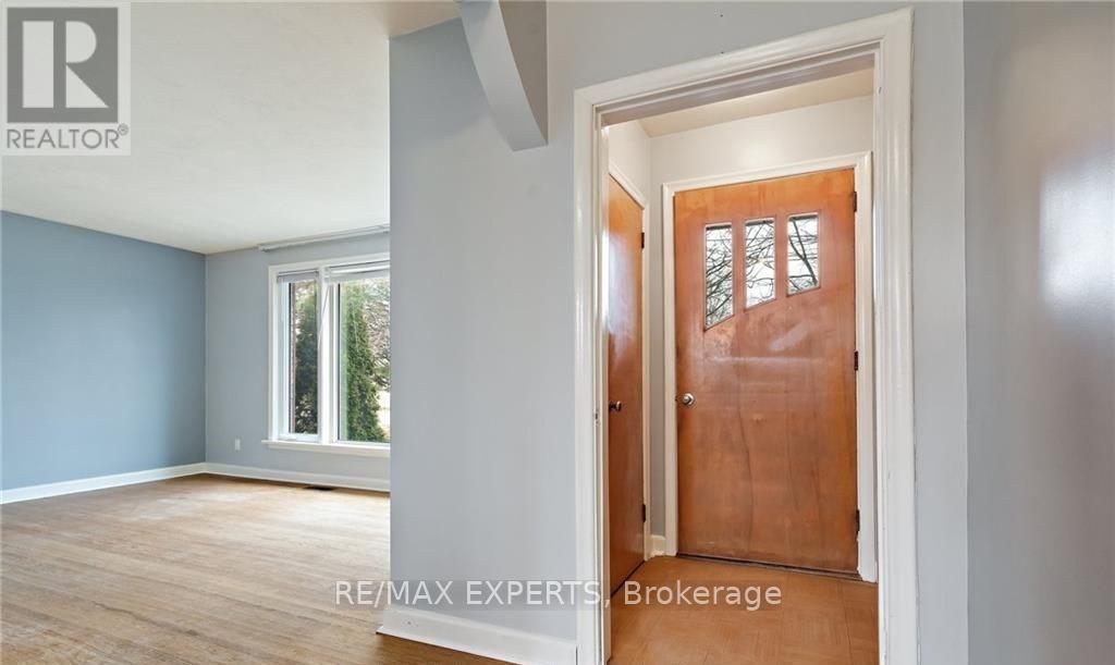 15 East Avenue, New Tecumseth, Ontario  L9R 1X3 - Photo 5 - N12916674