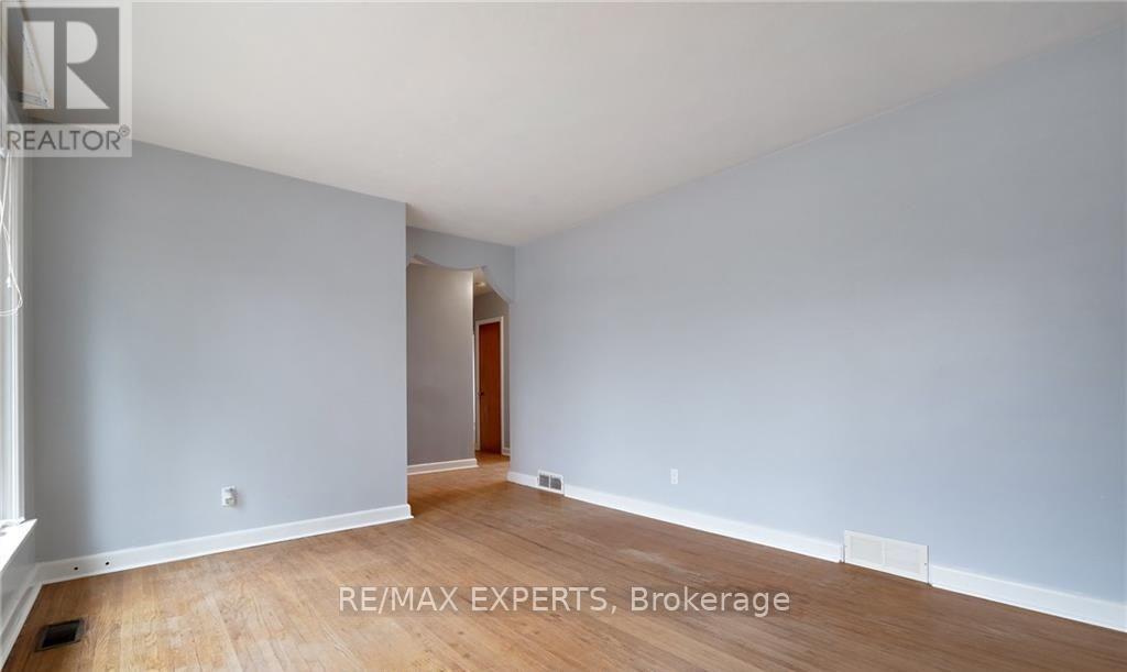 15 East Avenue, New Tecumseth, Ontario  L9R 1X3 - Photo 9 - N12916674