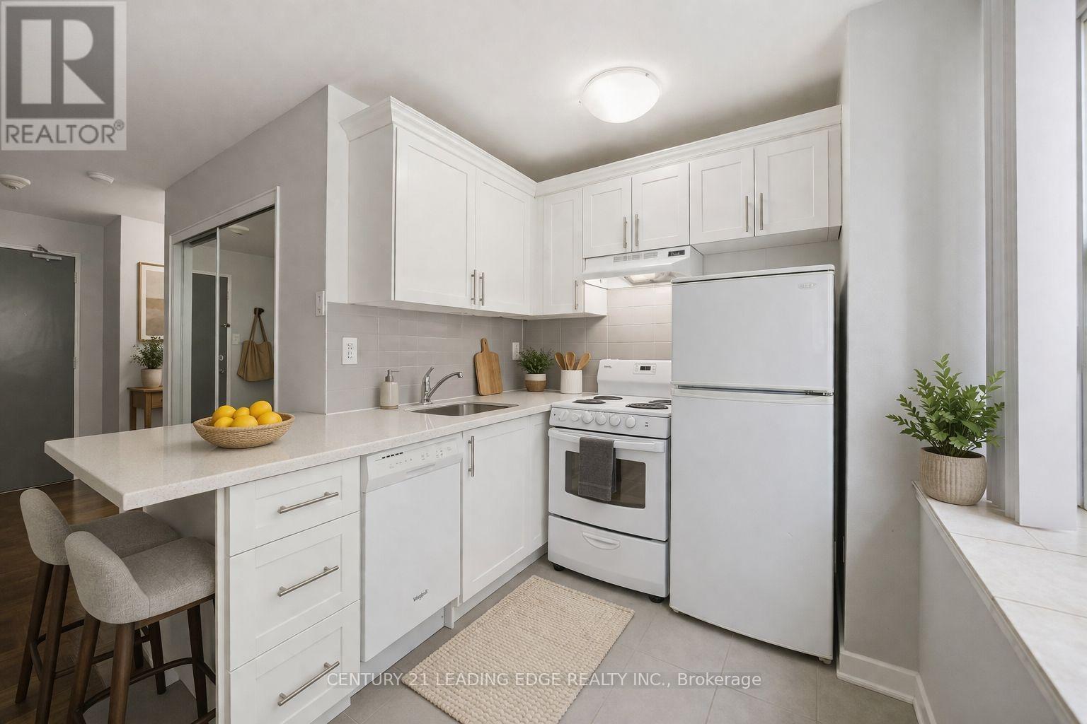 404 - 103 Avenue Road, Toronto, Ontario  M5R 2G9 - Photo 6 - C12916642