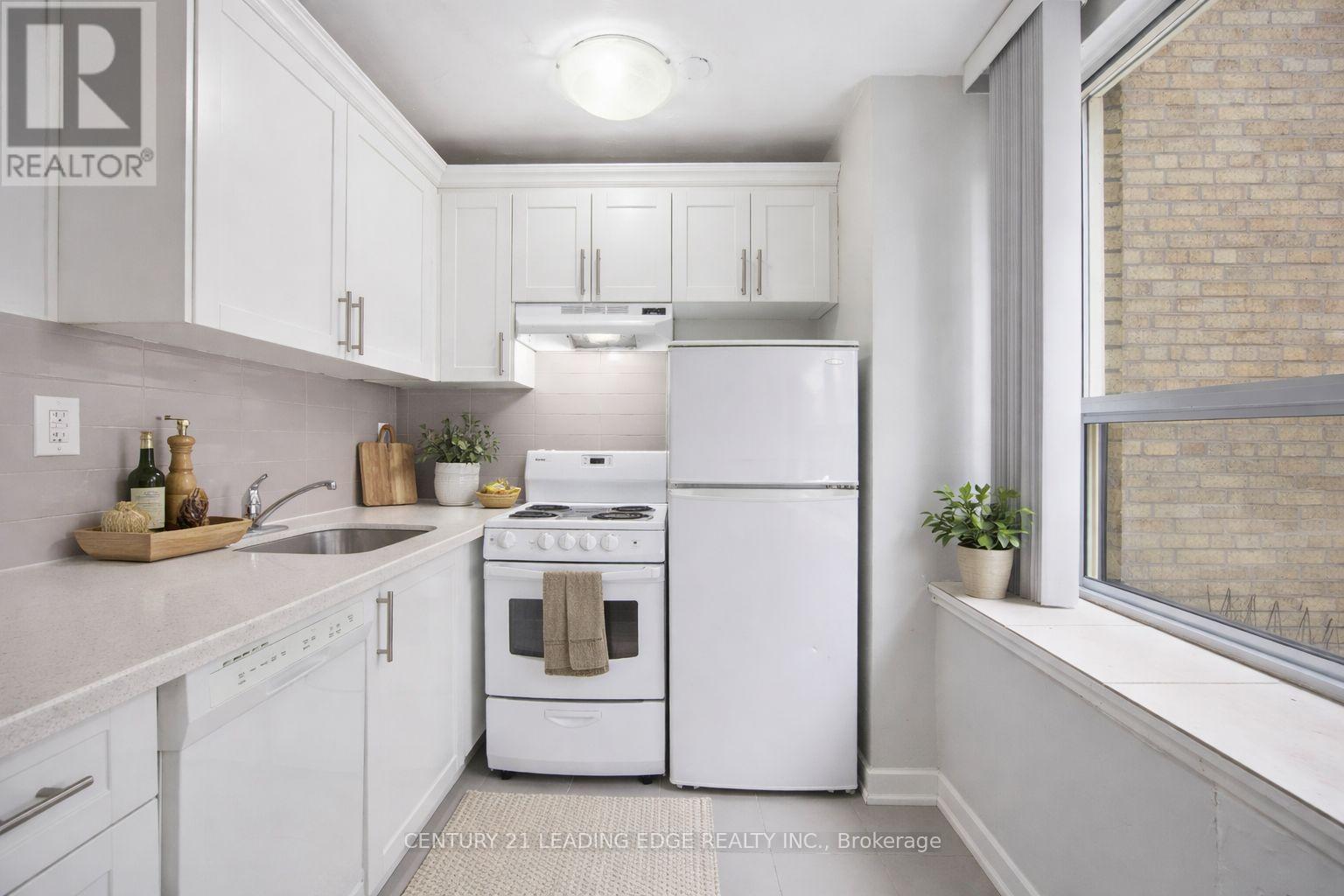 404 - 103 Avenue Road, Toronto, Ontario  M5R 2G9 - Photo 7 - C12916642