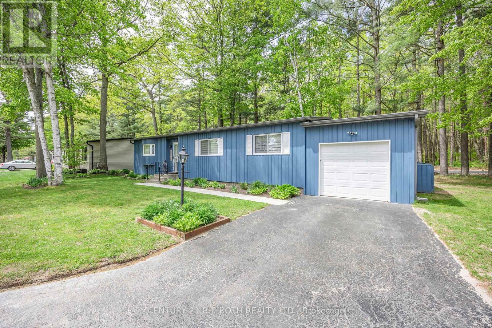 10 Allen Drive N, Wasaga Beach, Ontario  L9Z 1K5 - Photo 2 - S12916764