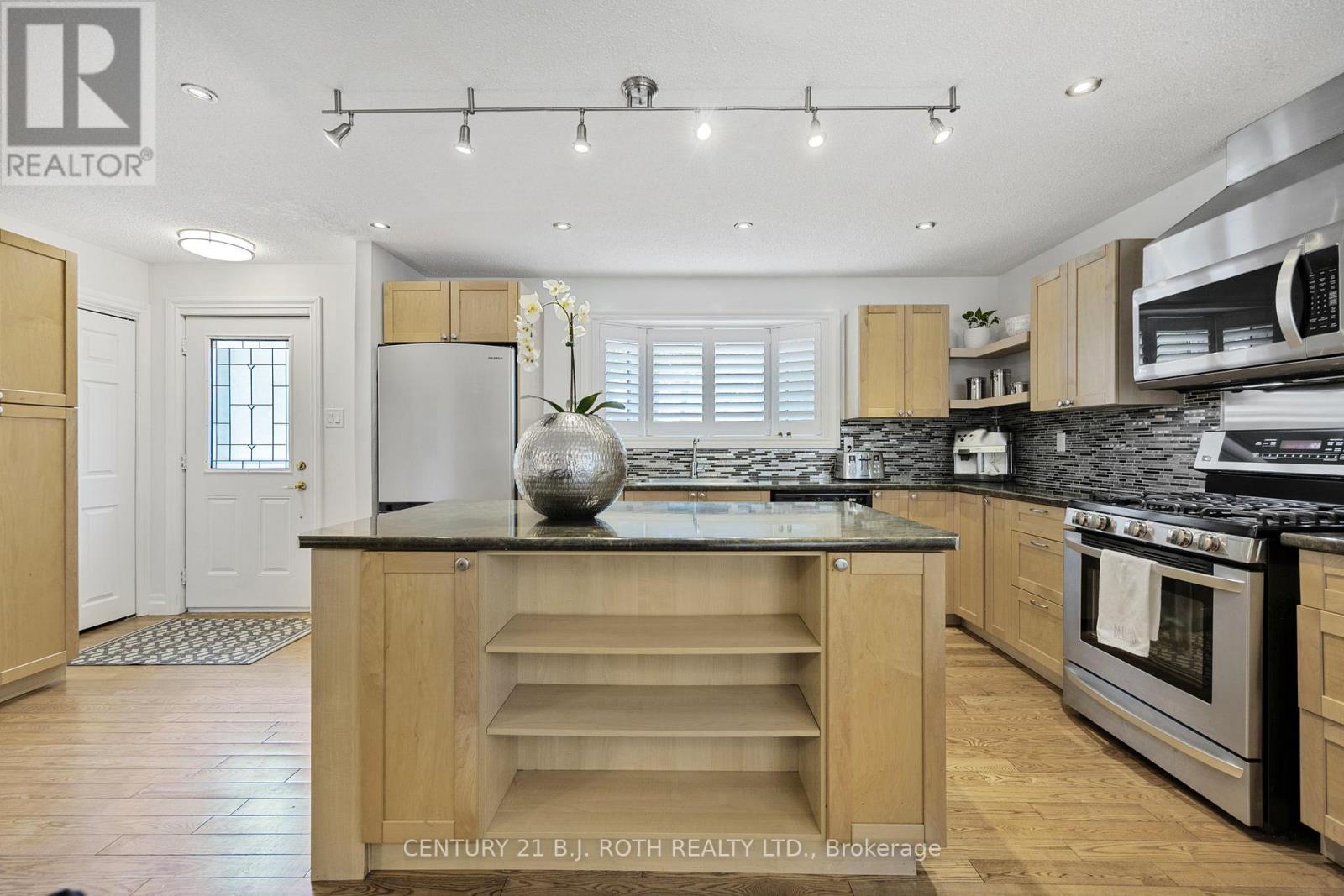 10 Allen Drive N, Wasaga Beach, Ontario  L9Z 1K5 - Photo 7 - S12916764