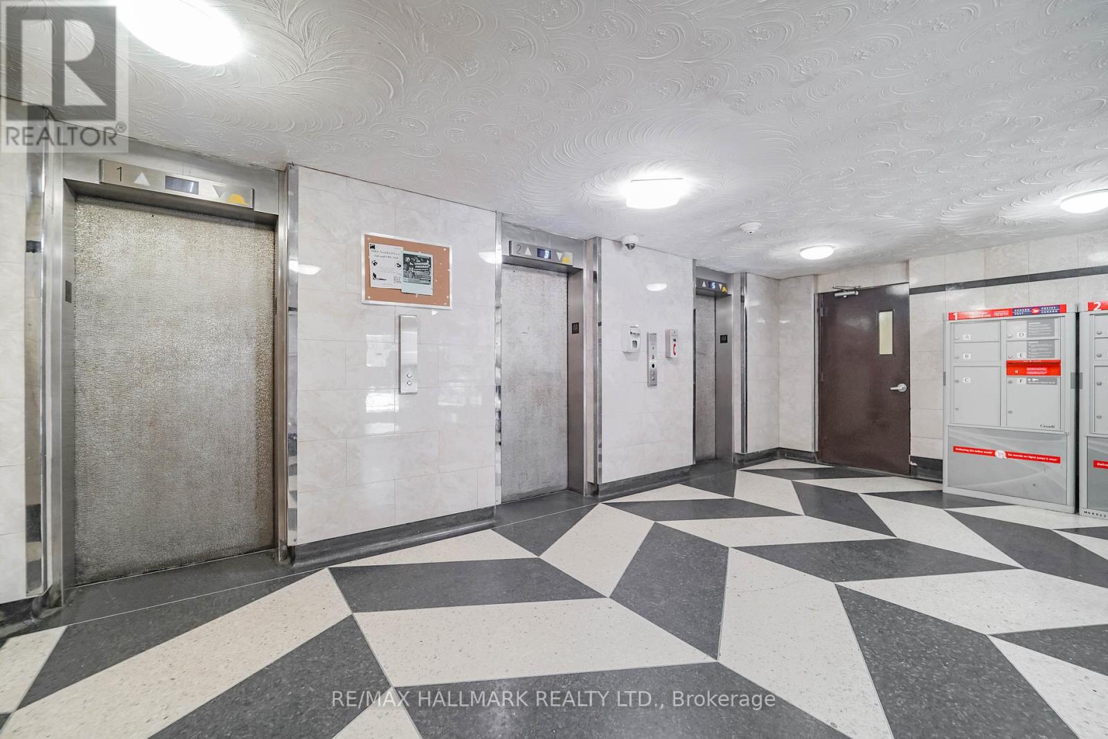 411 - 50 Lotherton Pathway, Toronto, Ontario  M6B 2G7 - Photo 2 - W12655498