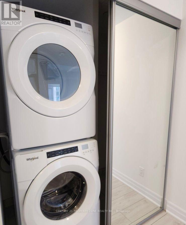 2204 - 30 Elm Drive W, Mississauga, Ontario  L5B 0N6 - Photo 8 - W12916564