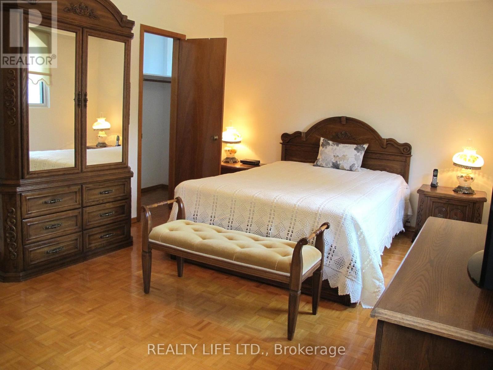 4 Rosalie Avenue, Toronto, Ontario  M3L 1C5 - Photo 17 - W12916590