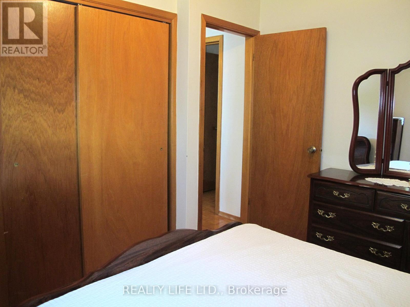 4 Rosalie Avenue, Toronto, Ontario  M3L 1C5 - Photo 20 - W12916590