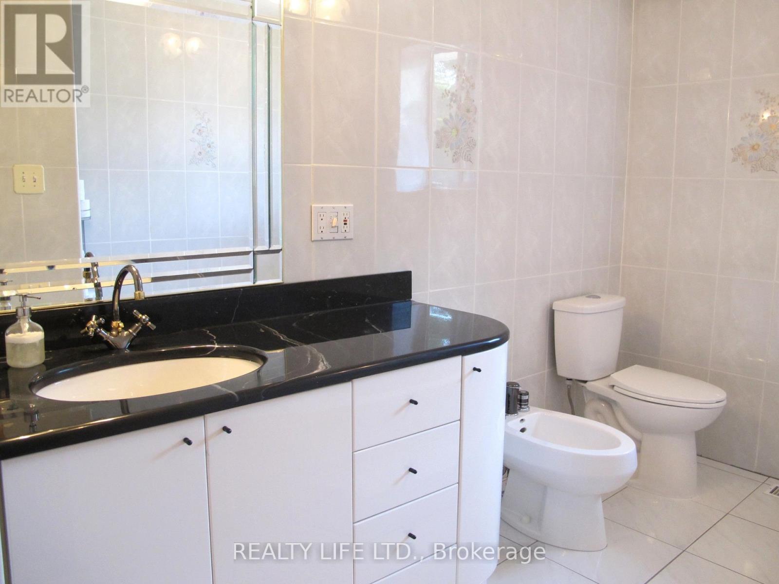 4 Rosalie Avenue, Toronto, Ontario  M3L 1C5 - Photo 21 - W12916590