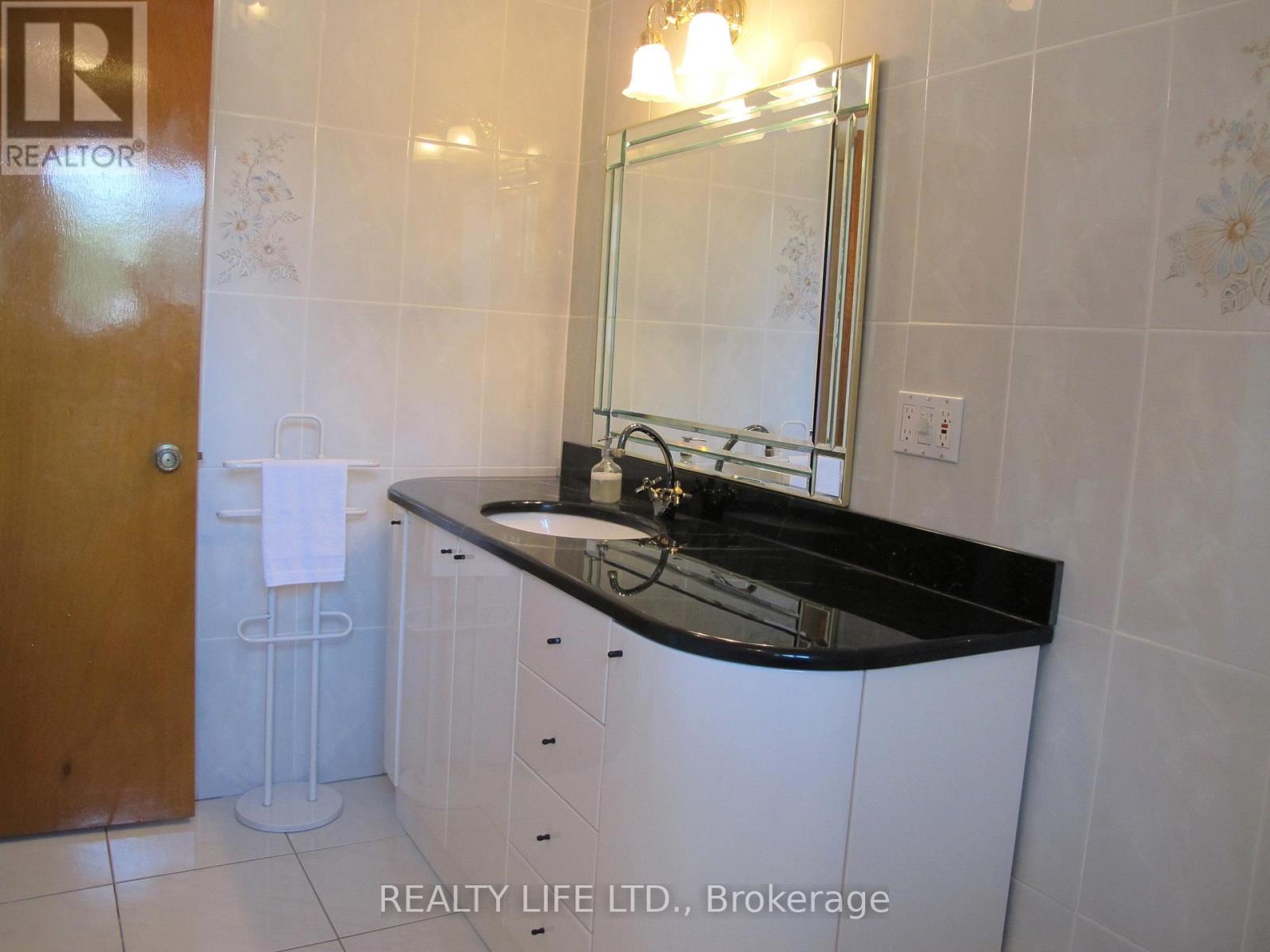 4 Rosalie Avenue, Toronto, Ontario  M3L 1C5 - Photo 23 - W12916590