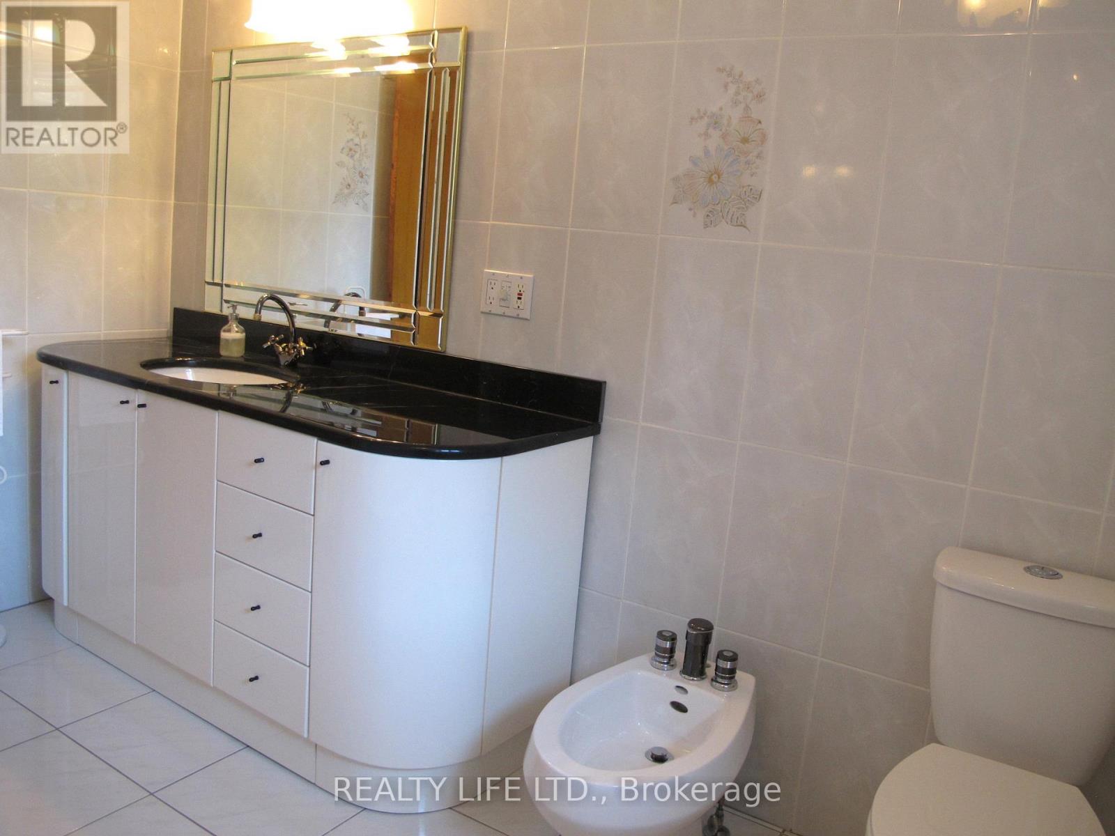 4 Rosalie Avenue, Toronto, Ontario  M3L 1C5 - Photo 24 - W12916590