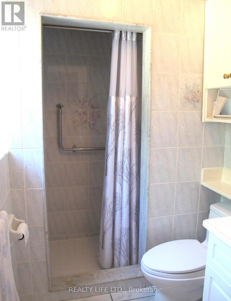 4 Rosalie Avenue, Toronto, Ontario  M3L 1C5 - Photo 27 - W12916590