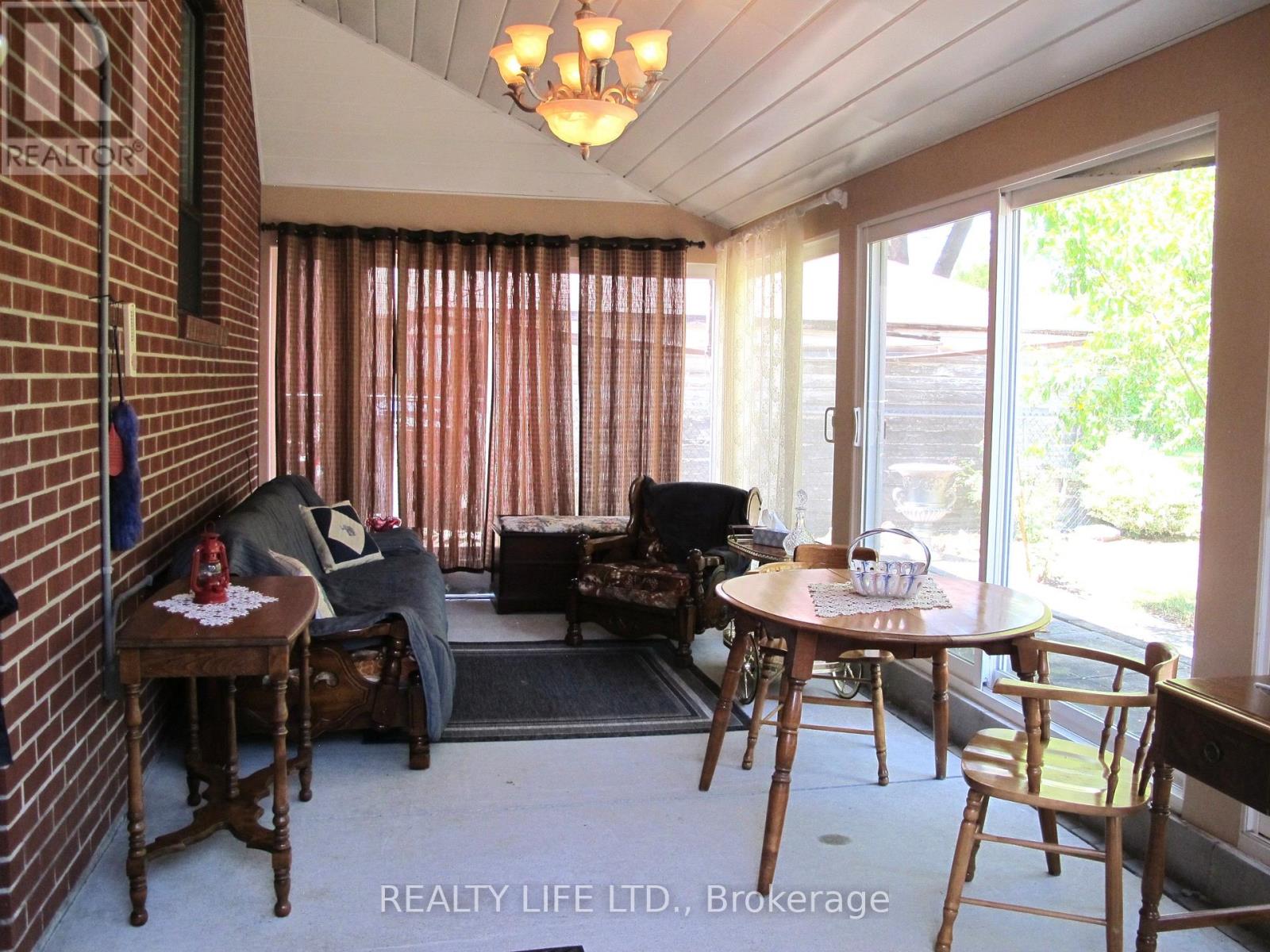 4 Rosalie Avenue, Toronto, Ontario  M3L 1C5 - Photo 36 - W12916590