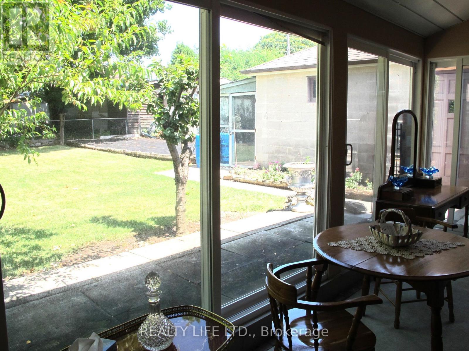 4 Rosalie Avenue, Toronto, Ontario  M3L 1C5 - Photo 37 - W12916590