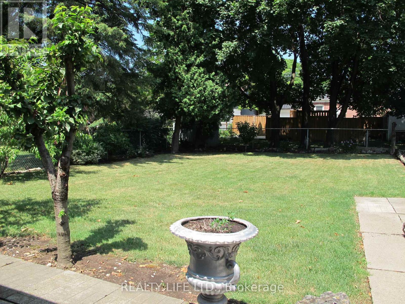 4 Rosalie Avenue, Toronto, Ontario  M3L 1C5 - Photo 38 - W12916590