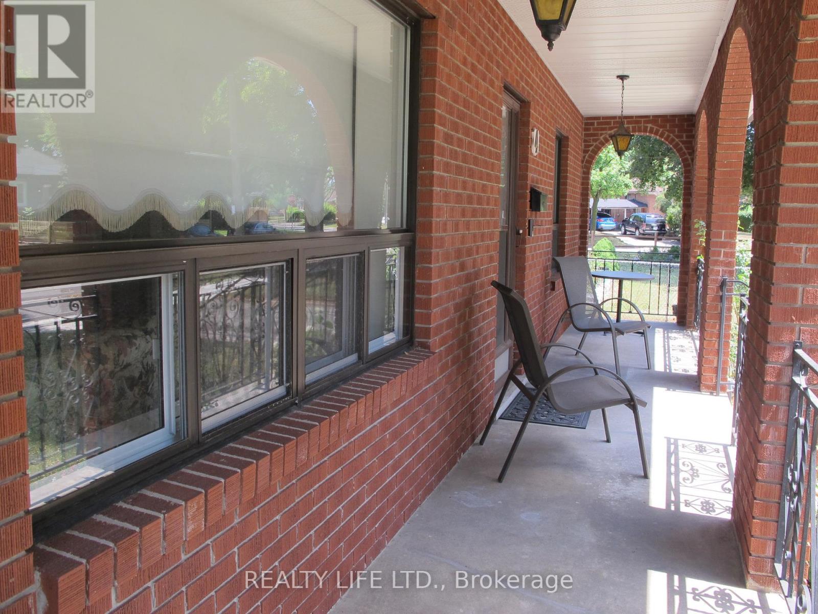 4 Rosalie Avenue, Toronto, Ontario  M3L 1C5 - Photo 42 - W12916590