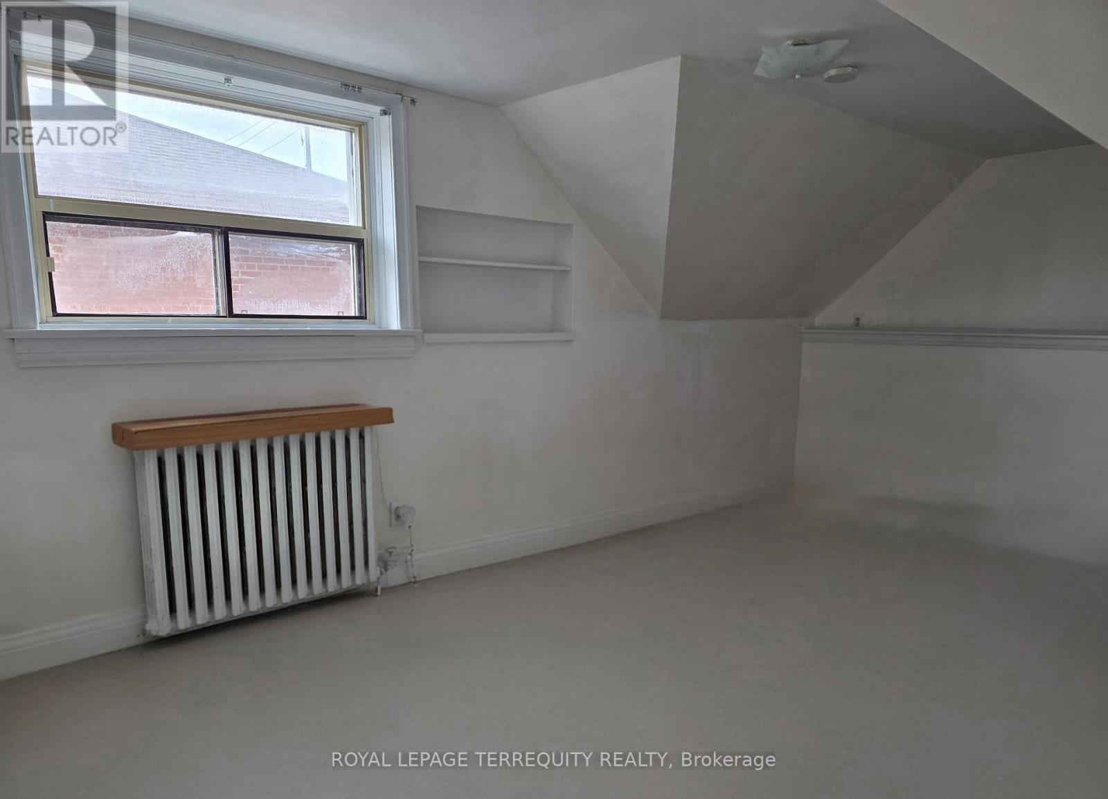 34 Downsview Avenue, Toronto, Ontario  M3M 1C9 - Photo 4 - W12916656