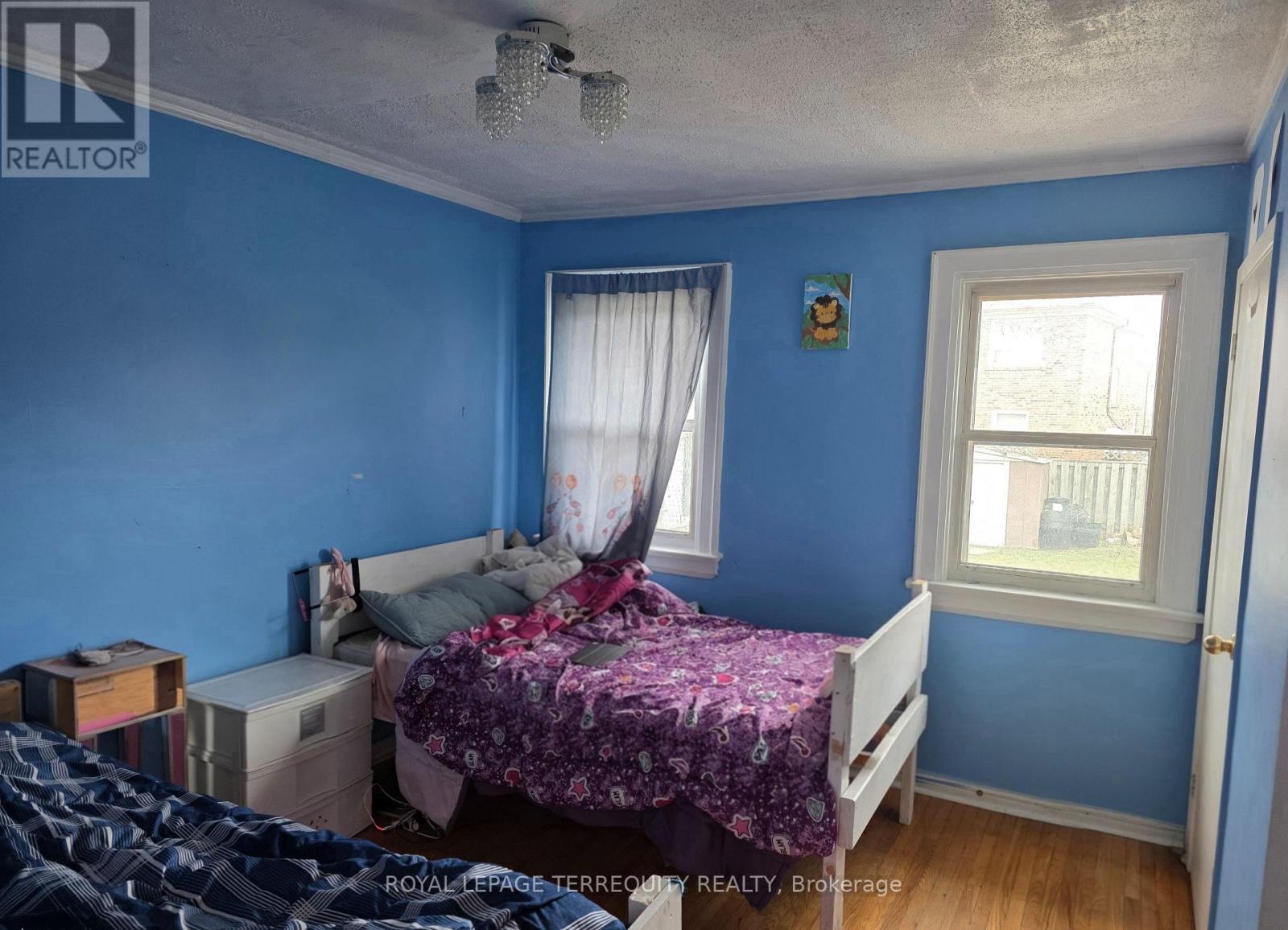 34 Downsview Avenue, Toronto, Ontario  M3M 1C9 - Photo 5 - W12916656