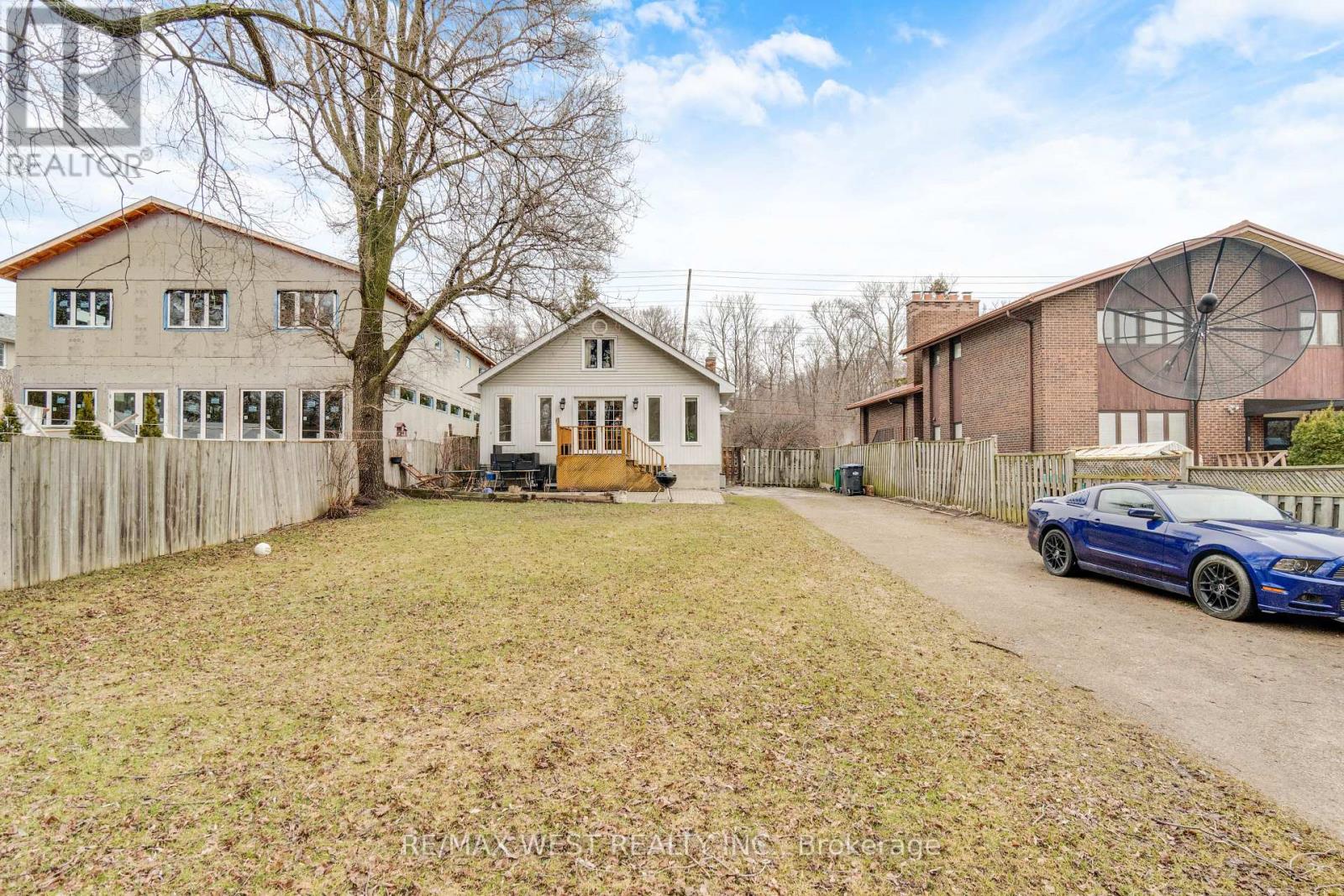 1518 Cawthra Road, Mississauga, Ontario  L5G 4L2 - Photo 11 - W12916672