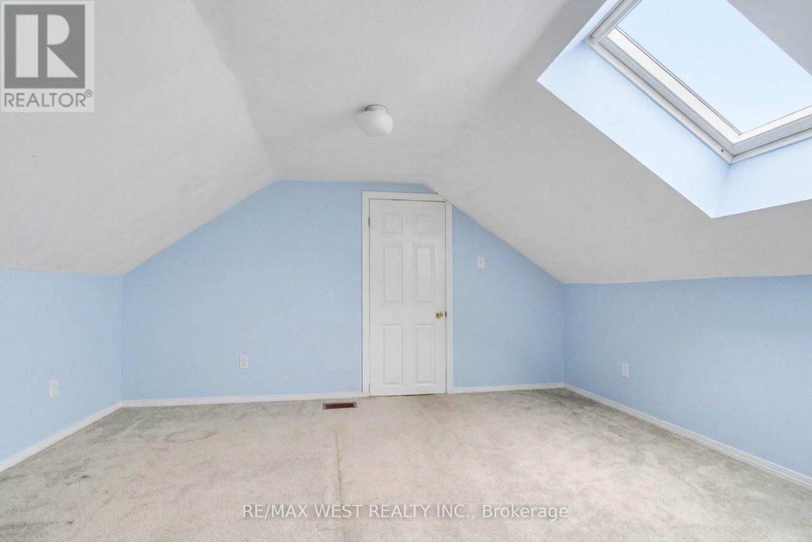 1518 Cawthra Road, Mississauga, Ontario  L5G 4L2 - Photo 8 - W12916672