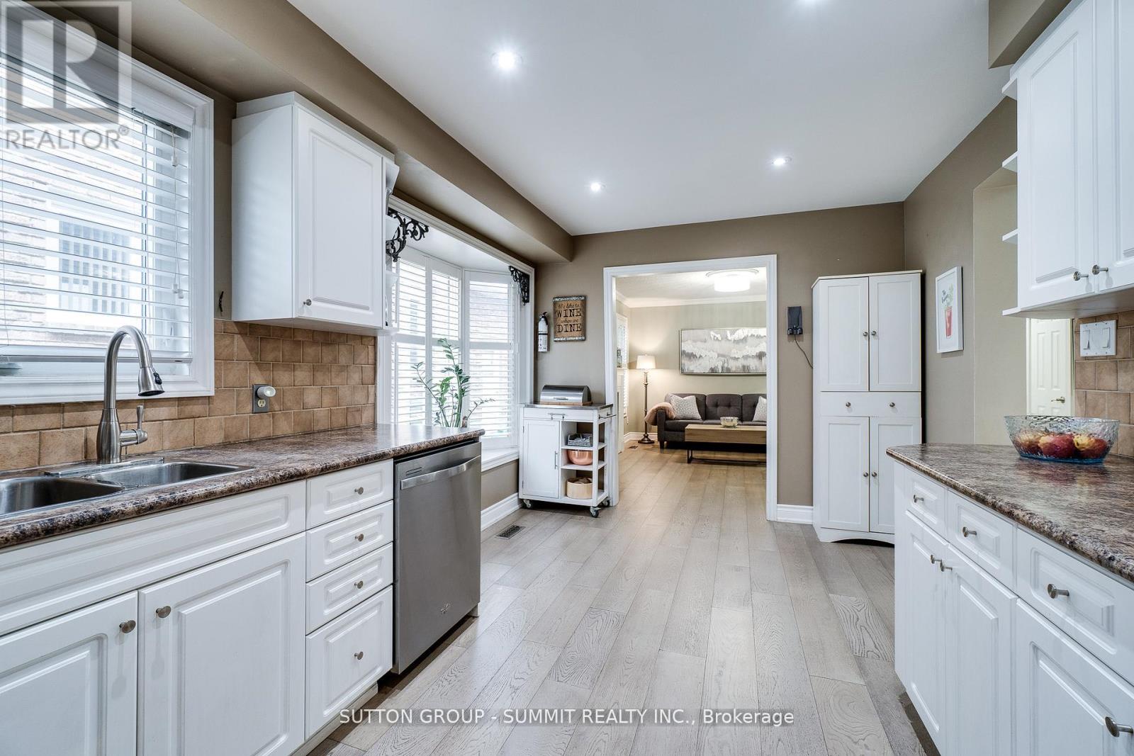 1624 Lewes Way, Mississauga, Ontario  L4W 3L2 - Photo 15 - W12916690