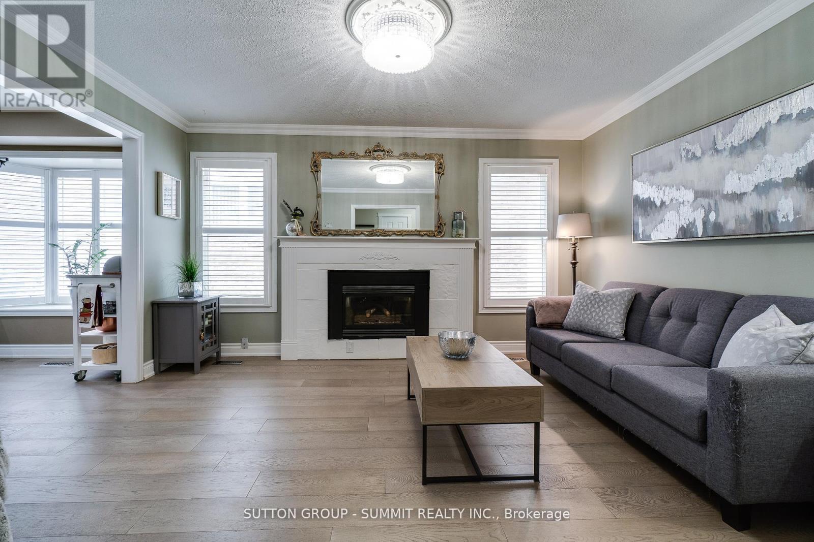 1624 Lewes Way, Mississauga, Ontario  L4W 3L2 - Photo 6 - W12916690