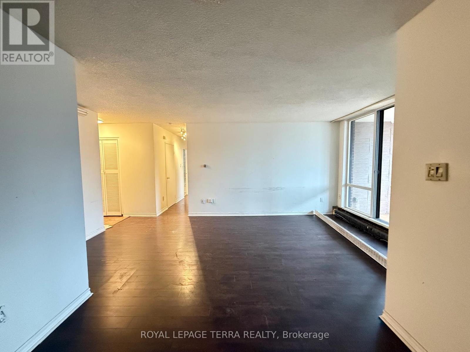 305 - 1615 Bloor Street E, Mississauga, Ontario  L4X 1S2 - Photo 2 - W12916698