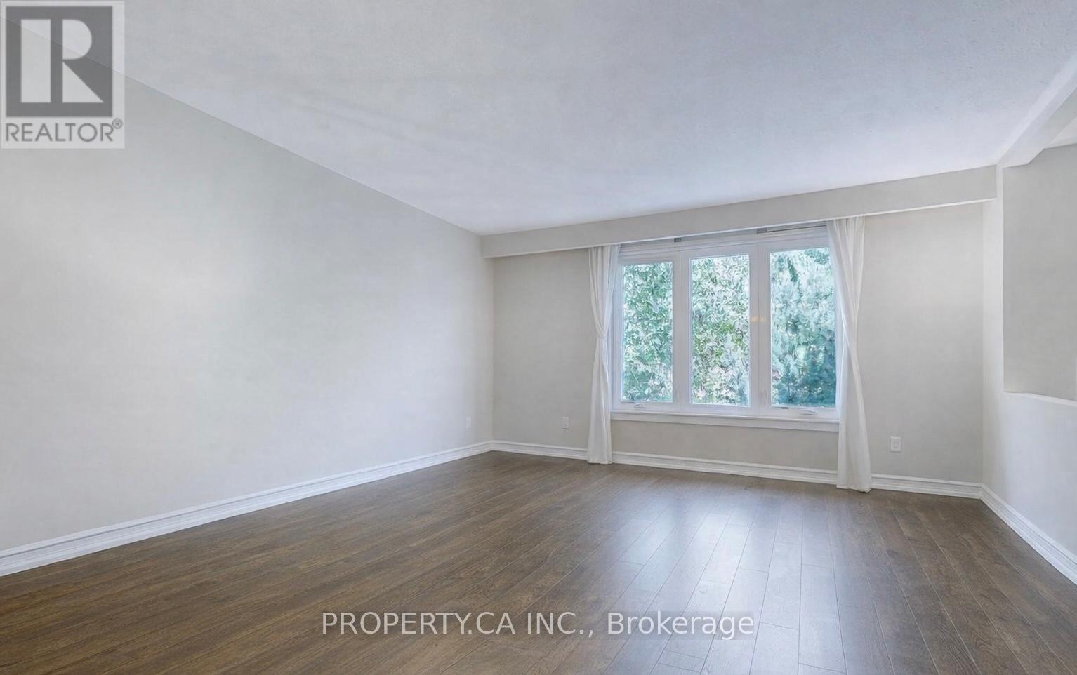 Main - 2221 Buttonbush Crescent, Mississauga, Ontario  L5L 1C4 - Photo 2 - W12916718