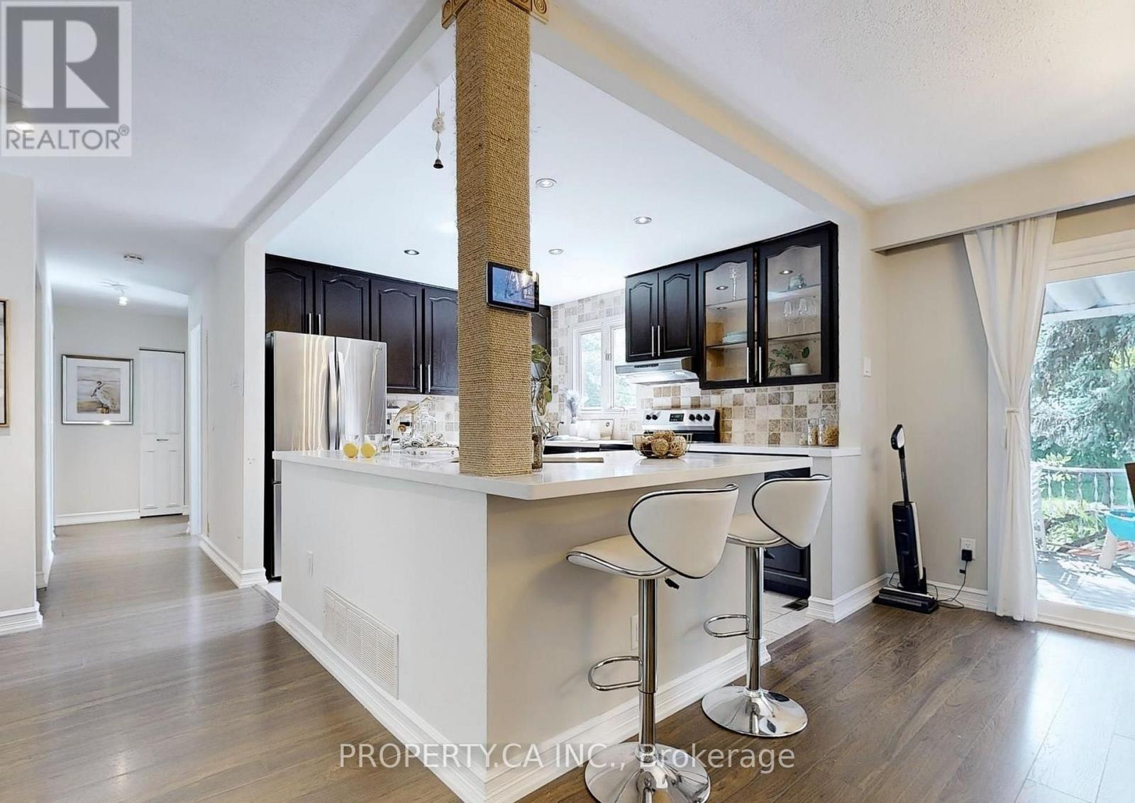 Main - 2221 Buttonbush Crescent, Mississauga, Ontario  L5L 1C4 - Photo 3 - W12916718