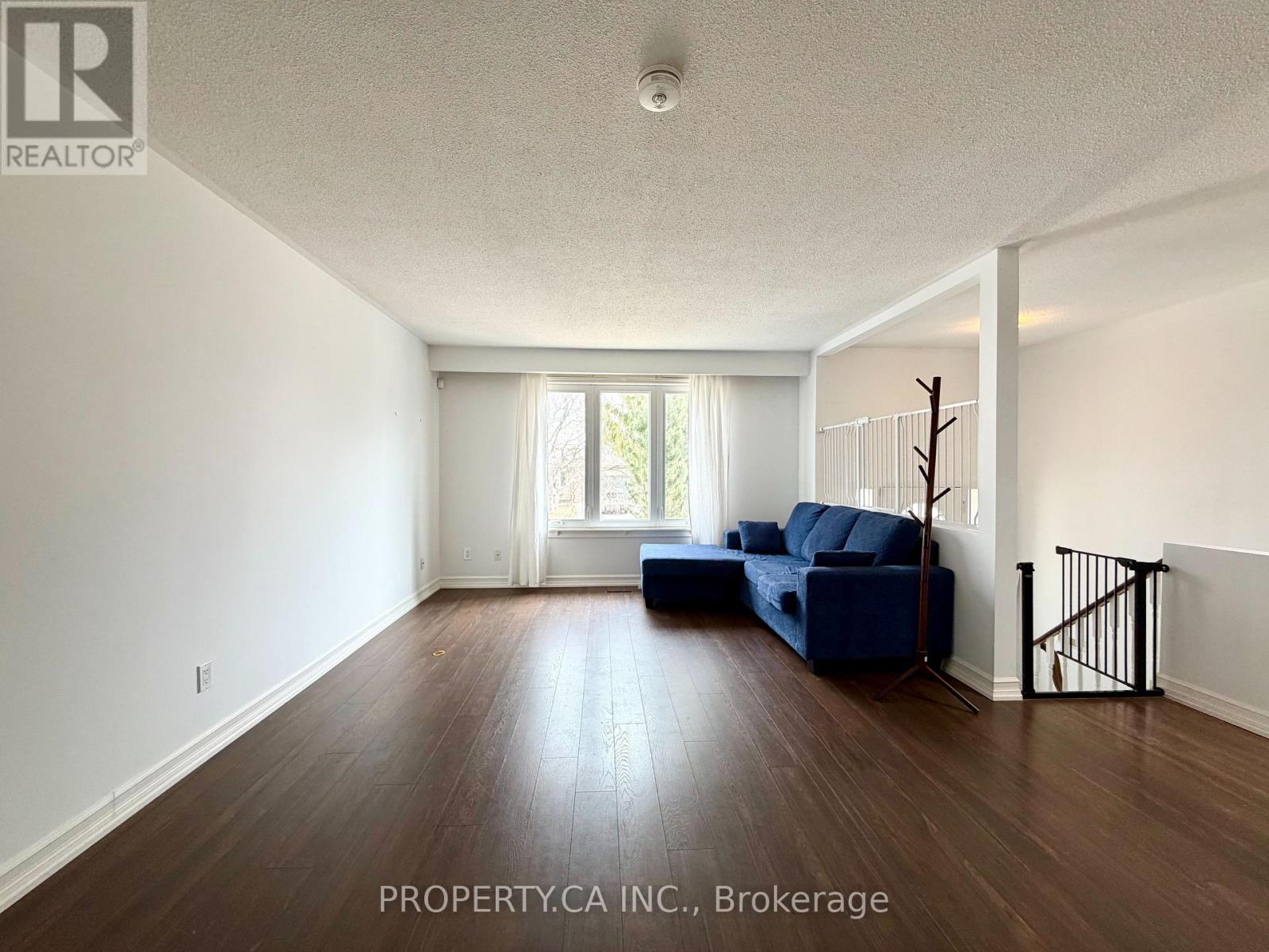 Main - 2221 Buttonbush Crescent, Mississauga, Ontario  L5L 1C4 - Photo 5 - W12916718