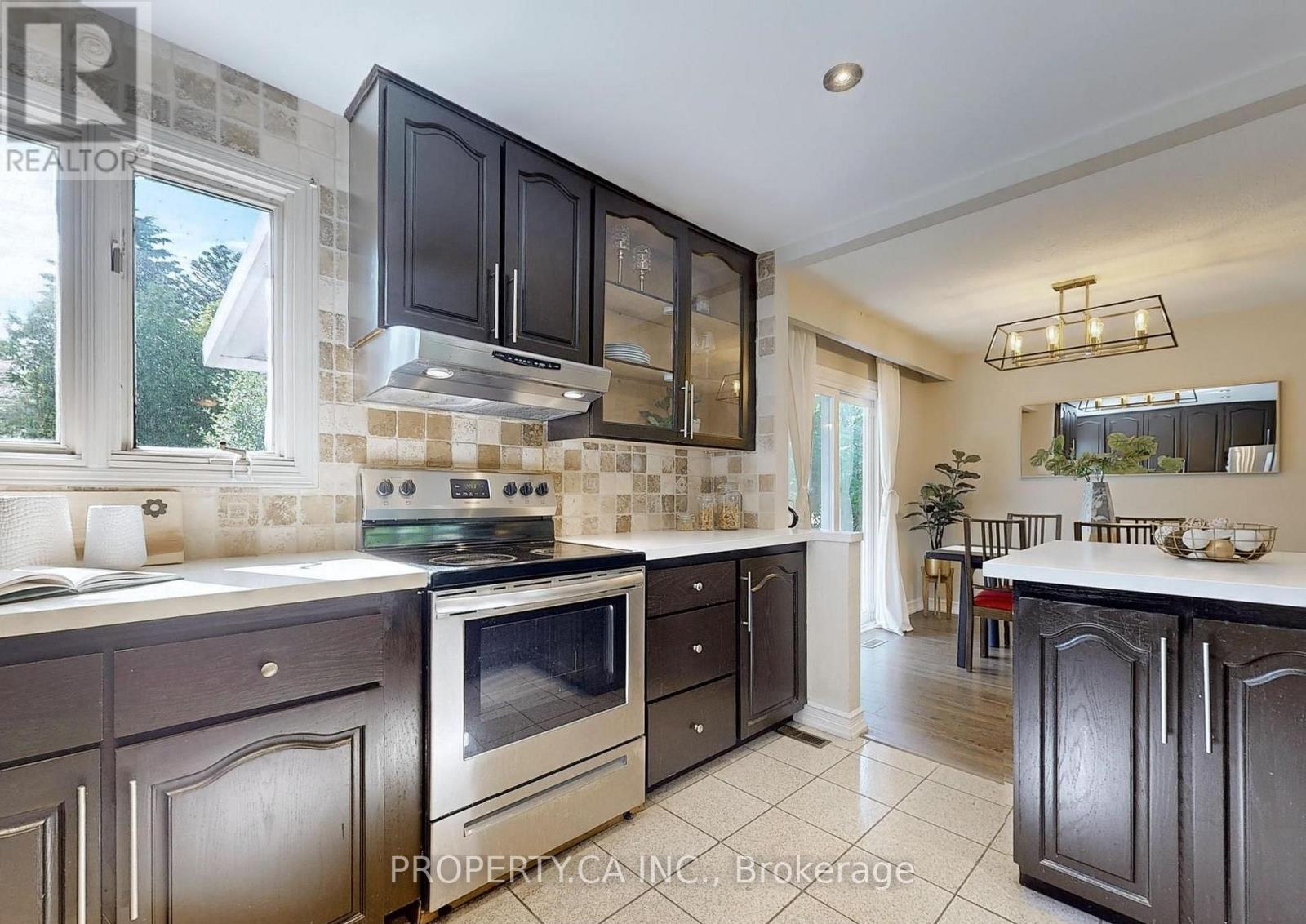 Main - 2221 Buttonbush Crescent, Mississauga, Ontario  L5L 1C4 - Photo 6 - W12916718