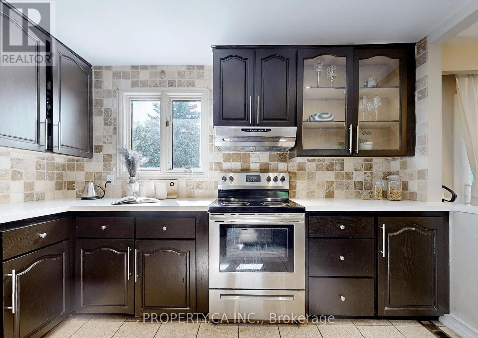 Main - 2221 Buttonbush Crescent, Mississauga, Ontario  L5L 1C4 - Photo 7 - W12916718