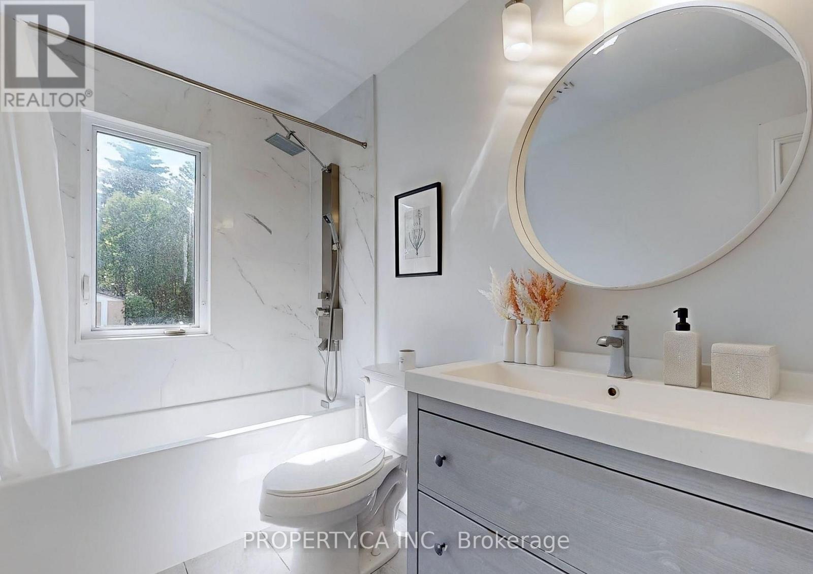 Main - 2221 Buttonbush Crescent, Mississauga, Ontario  L5L 1C4 - Photo 9 - W12916718