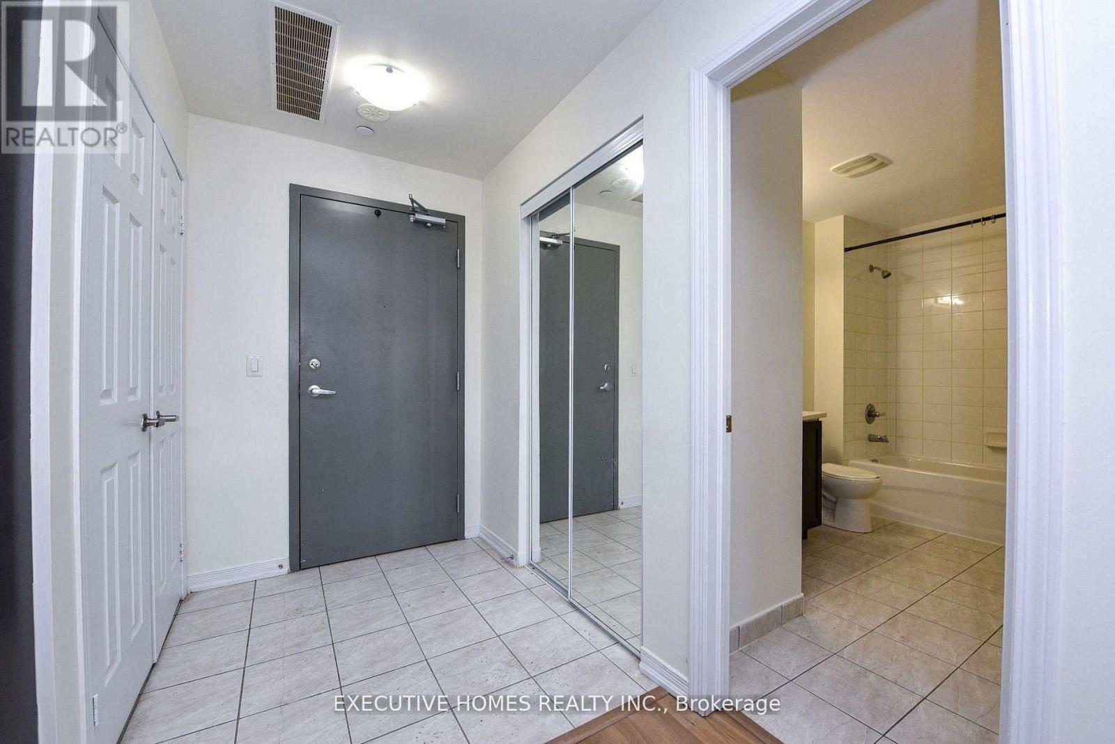 101 - 54 Sky Harbour Drive, Brampton, Ontario  L5Y 6B9 - Photo 11 - W12916762