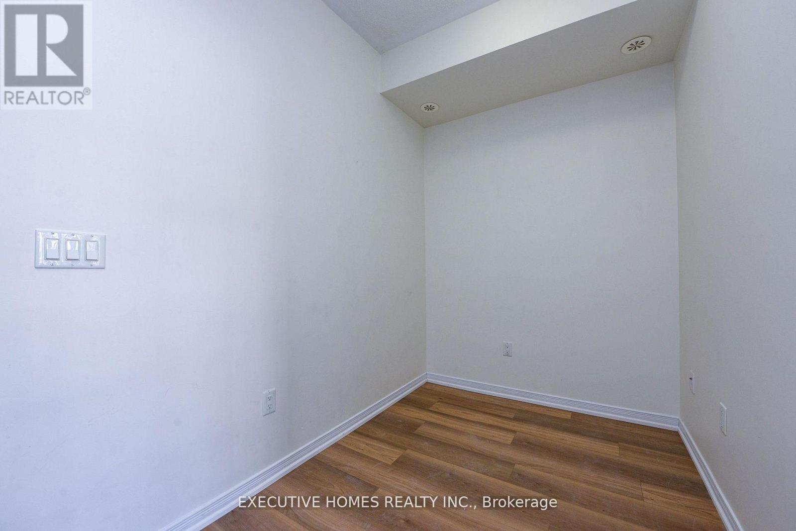 101 - 54 Sky Harbour Drive, Brampton, Ontario  L5Y 6B9 - Photo 18 - W12916762