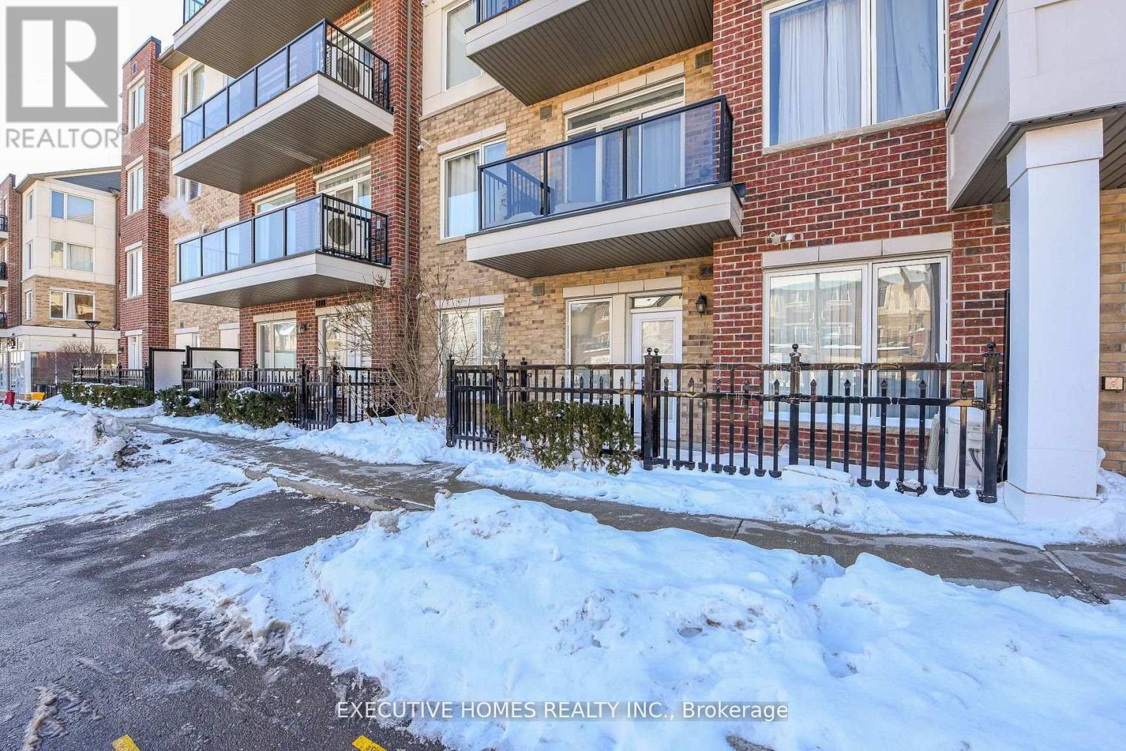 101 - 54 Sky Harbour Drive, Brampton, Ontario  L5Y 6B9 - Photo 2 - W12916762