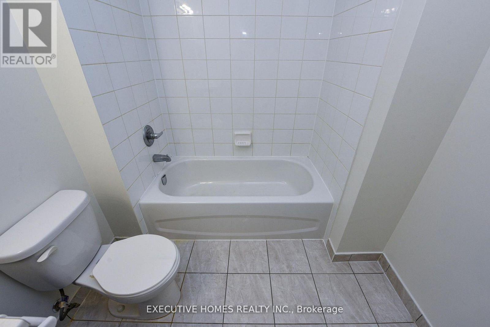 101 - 54 Sky Harbour Drive, Brampton, Ontario  L5Y 6B9 - Photo 25 - W12916762