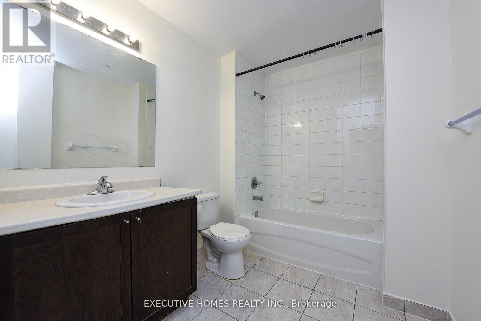 101 - 54 Sky Harbour Drive, Brampton, Ontario  L5Y 6B9 - Photo 27 - W12916762