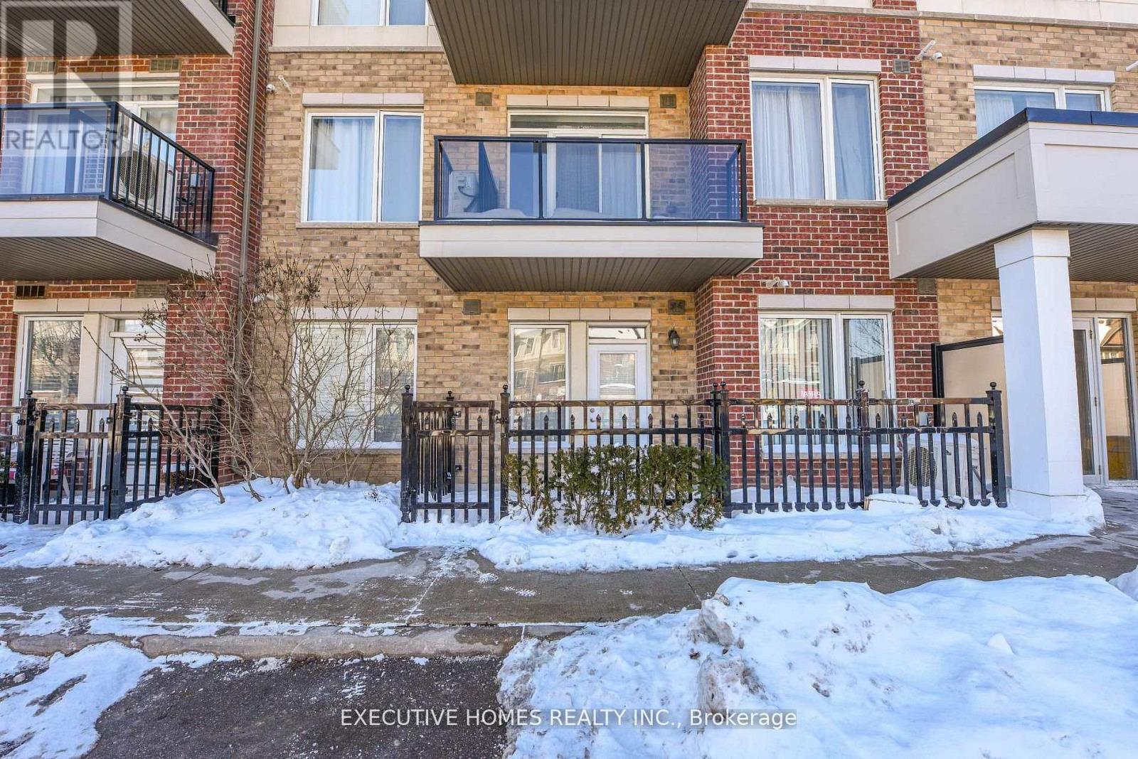 101 - 54 Sky Harbour Drive, Brampton, Ontario  L5Y 6B9 - Photo 4 - W12916762