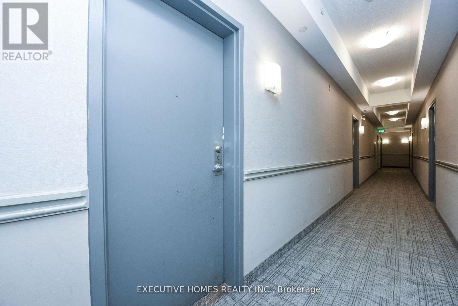 101 - 54 Sky Harbour Drive, Brampton, Ontario  L5Y 6B9 - Photo 5 - W12916762