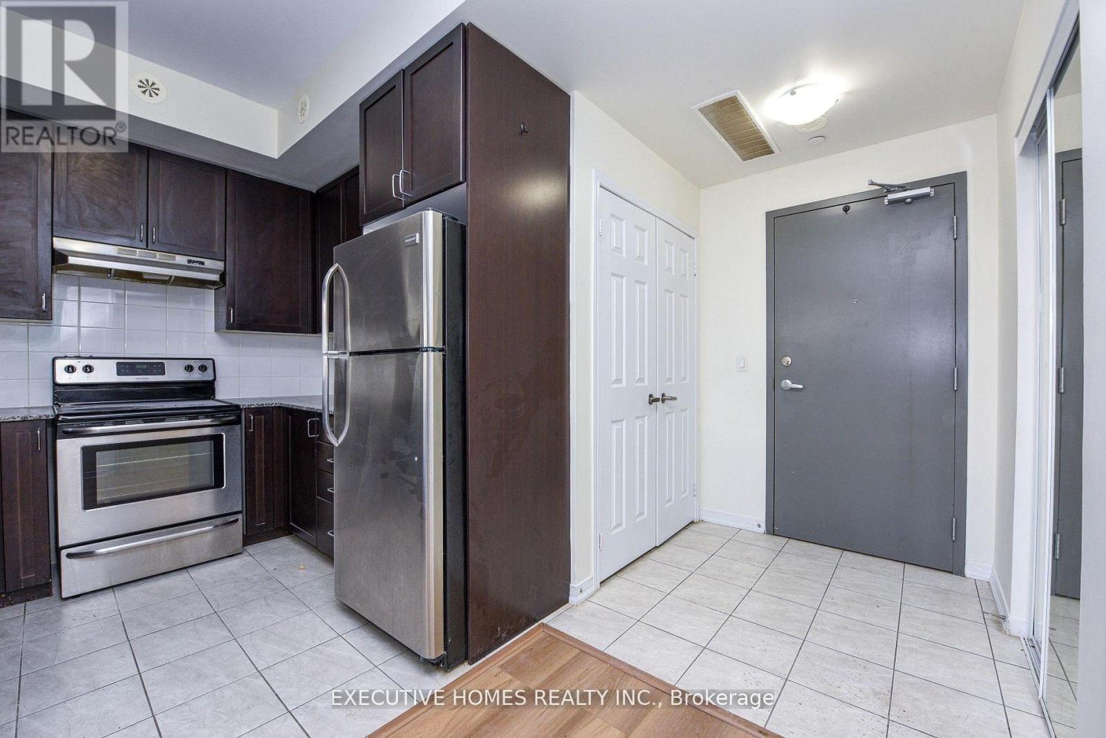 101 - 54 Sky Harbour Drive, Brampton, Ontario  L5Y 6B9 - Photo 8 - W12916762