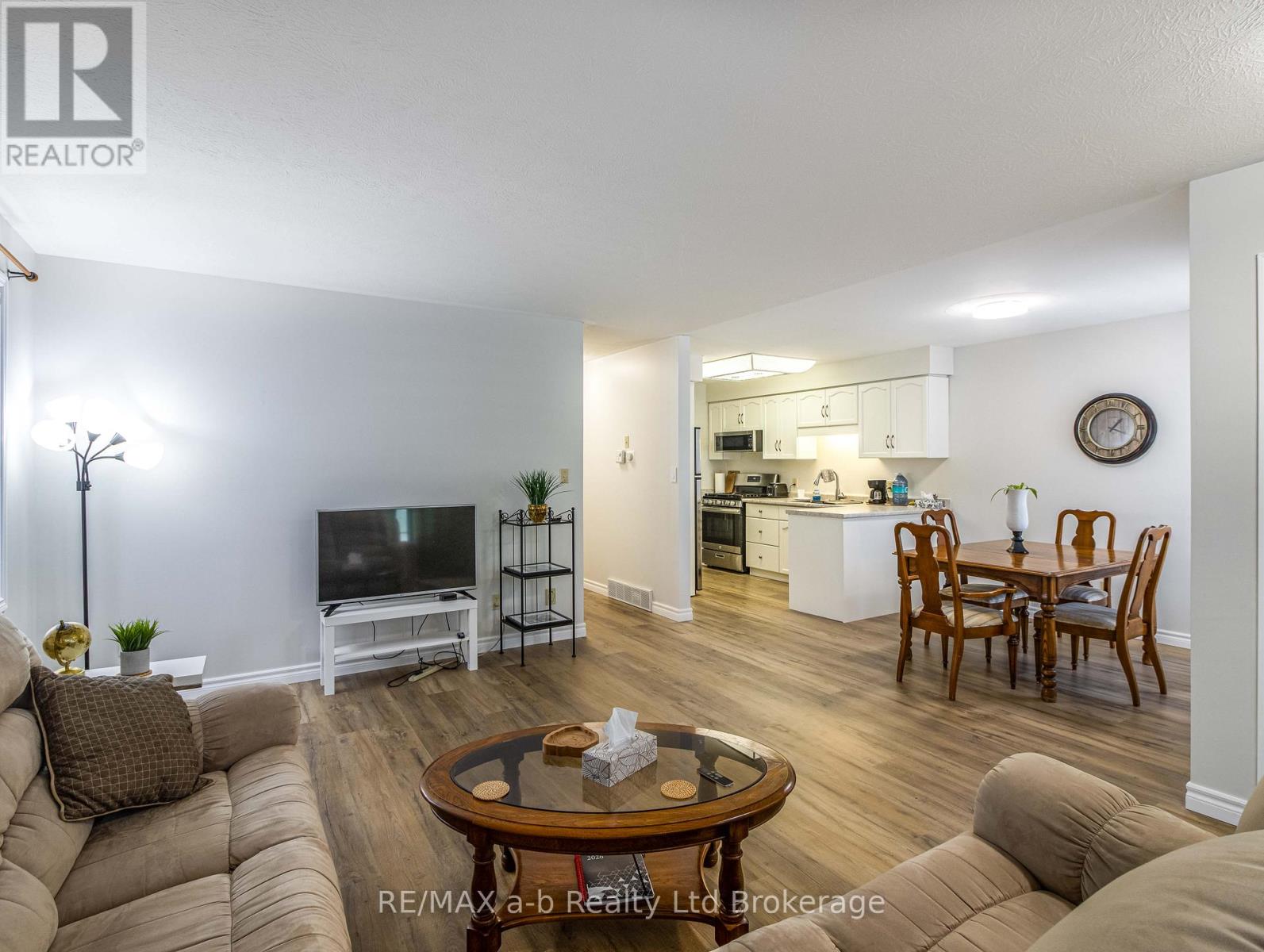 18 Oriole Crescent, Woodstock, Ontario  N4T 1T1 - Photo 8 - X12765442